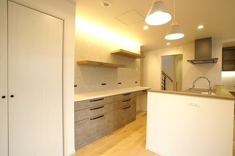 ライティングを工夫したキッチン