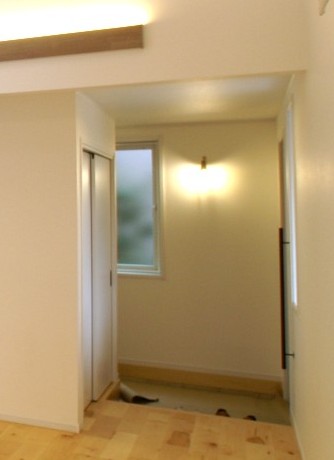 玄関からリビングへの出入り口